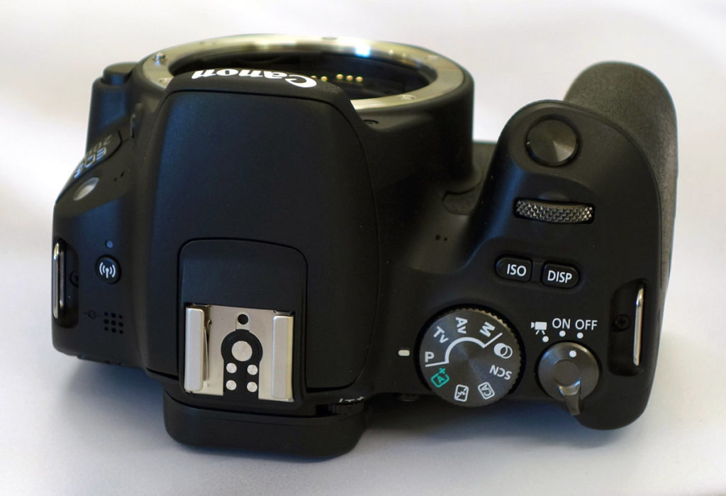 Canon EOS 200D Ψηφιακή Φωτογραφική Μηχανή DSLR
