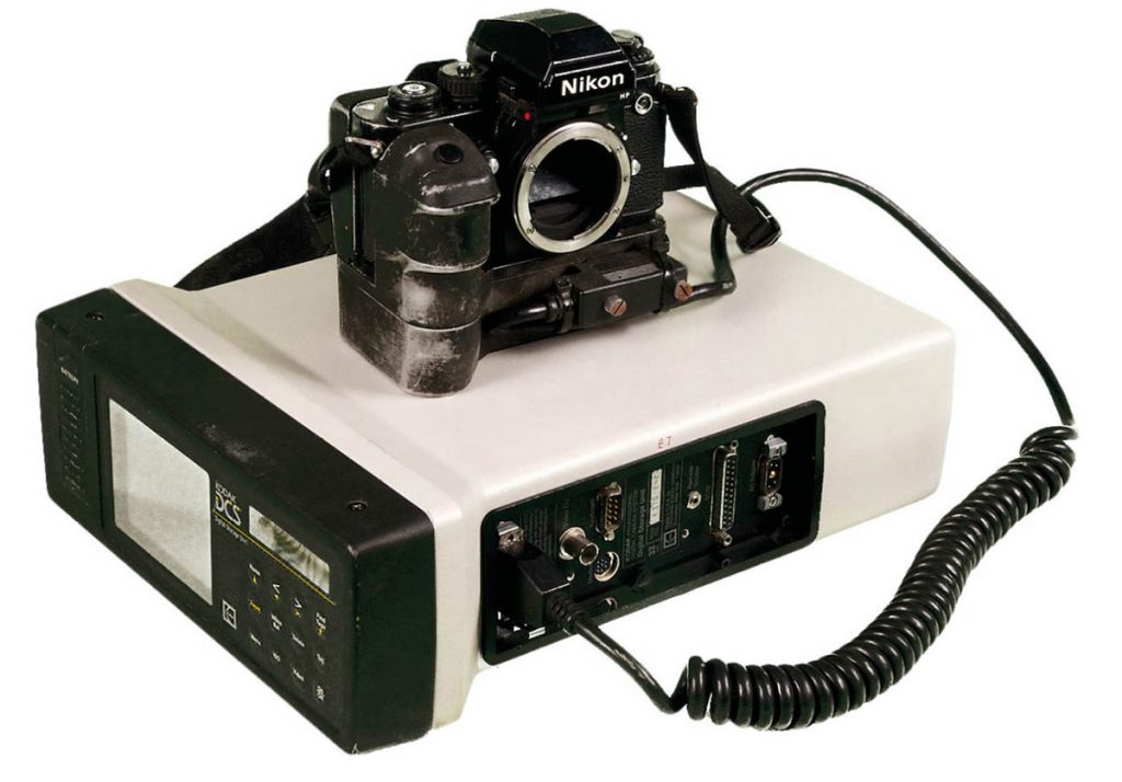 Οι πρώτες ψηφιακές φωτογραφικές μηχανές DSLR